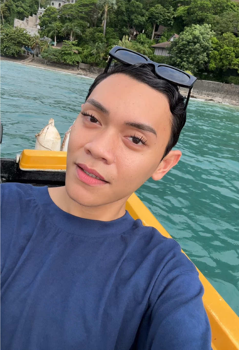salamin kong tall, dark, and handsome