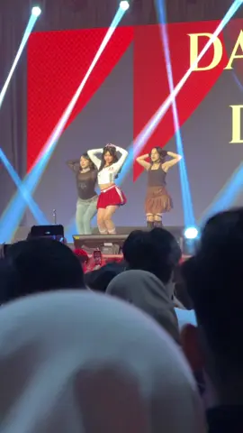 Danella Daisy Elin Dance Performance at Stage Activity JKt48 ALL IN Tour Surabaya #danellajkt48 #elinjkt48 #daisyjkt48 #JKT48ALLINTOUR2025 #surabaya #jkt48newera #fyp #JKT48ALLINTOURSURABAYA 