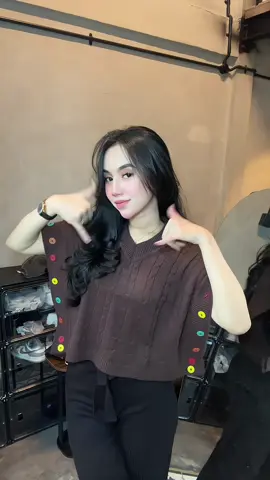 suka banget ama warna bajunya🤎 #fyp #racuntiktok #outfitideas 