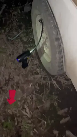 compresor portátil #reparar #grillo #esmeril #viralditiktok #viralvideos #herramienta #viral #electricidad #AprendeConTikTok #construcciones #llantas #llanta #compresor compresor de aire #ponchadura #ponchaduradellanta #ponchado.  llanta ponchada 