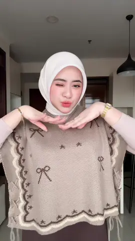 gemes bgt sih ini vest nya🫶🏻 #vest #vestrajut #croptop #ootdhijabstyle #ootdvest #ootdhijabsimple #OOTD 