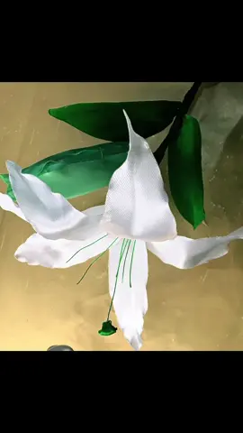 Tutorial de un Lirio de Listón #tutorialdeunliriodeliston #floresdeliston #floteseternas 