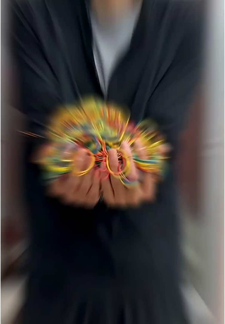 Orang ini merakit sebuah bola menggunakan karet gelang. #fyp #foryou #foryoupage #learn #learning #LearnItOnTikTok #polite #education #educational #educationalpurposes #student #students #studentlife #teacher #teachersoftiktok #teachertok #antonioarsy