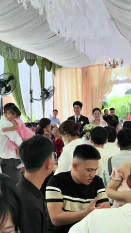 Bạn tui đi cưới chồng rồi 