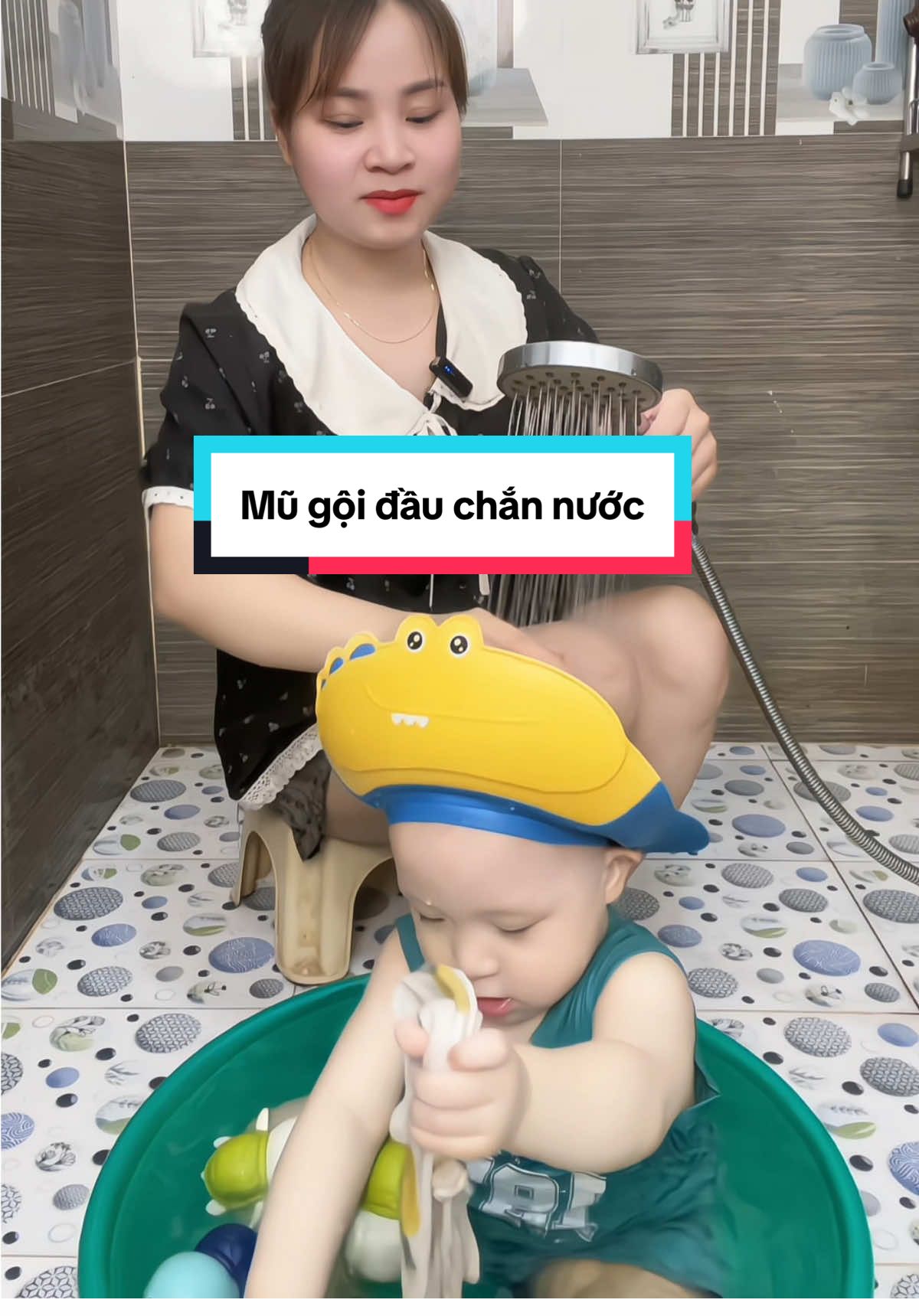 Con mà không thích gội đầu thì các mom sắm ngay cho e chiếc mũ gội đầu chắn nước này về đi #xh #mugoidauchobe 