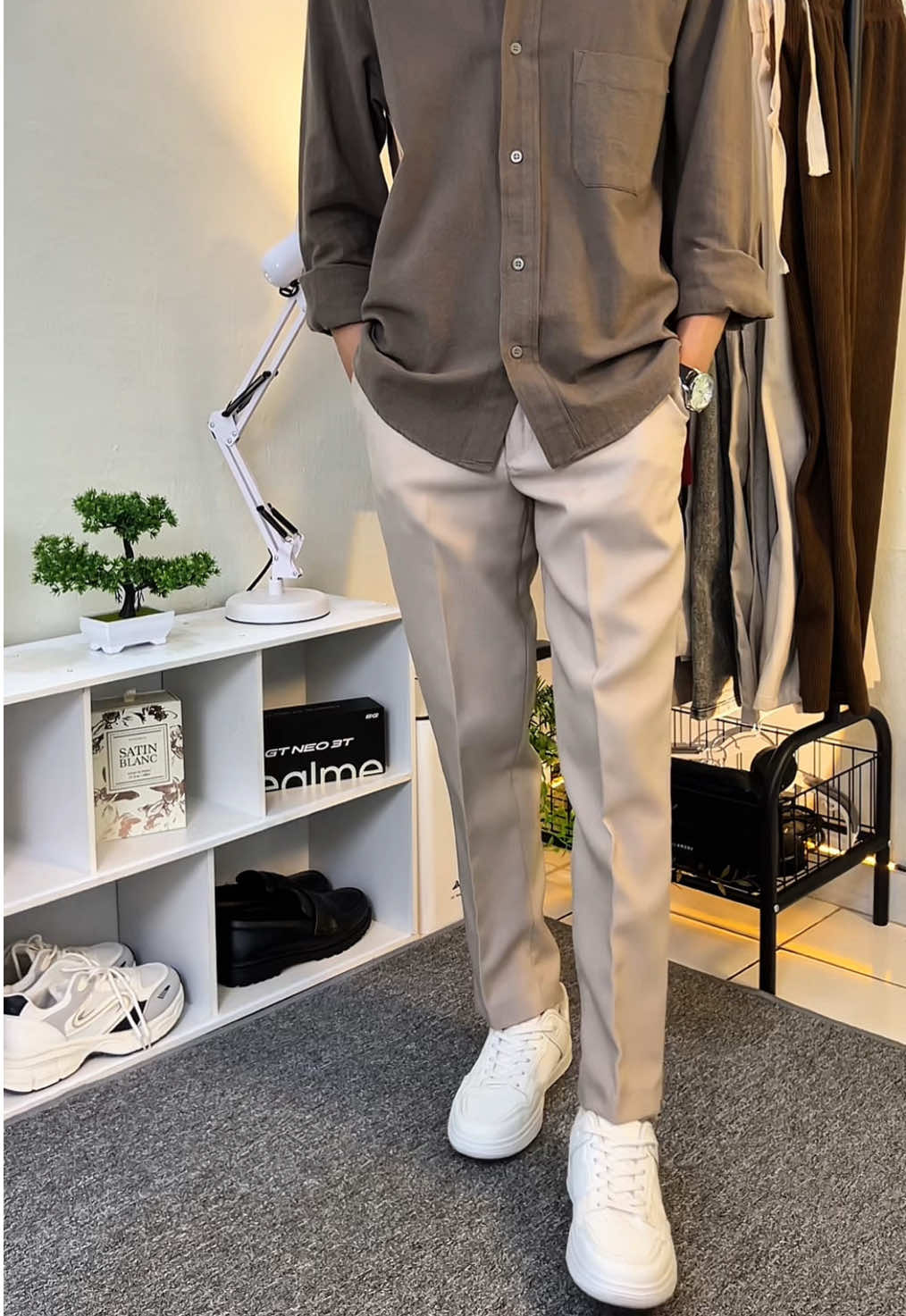 celana slimfit (cream) cakep dan nyaman bngt dipake#outfitcowok #outfitpria 