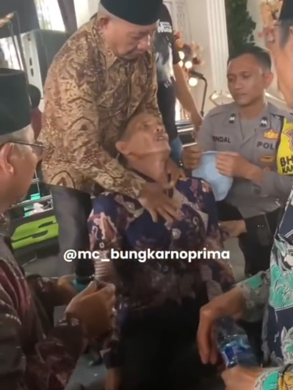 Heboh!, Detik-detik Meningg@l Saat nyanyi dan Joget dipesta 😢