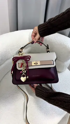 Cakep banget 🥀🤩 #taswanita #josedaroca #handbag #slingbag #tasselempangwanita #rekomendasitaswanita 
