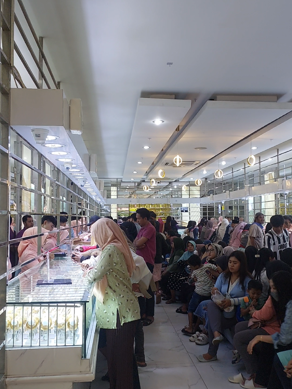 Ayo lur berinvetasi di semar nusantara jalan wahid hasim daerah kranggan😊👍Banyak modelnya lur #hargaemas #info #semarnusantara #emas