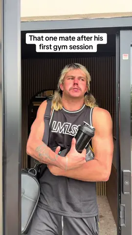 One bench press in and he’s posting gym quotes with a lion in the background #gym #aussie #gymbro 
