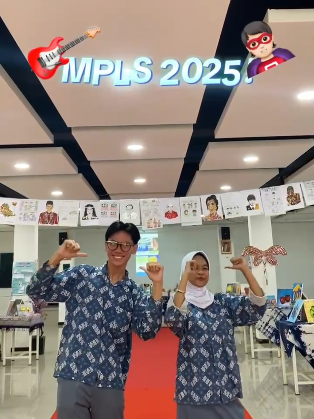 🚨 𝙏𝙞𝙢𝙚 𝙩𝙤 𝙂𝙚𝙩 𝙍𝙚𝙖𝙙𝙮! gak kerasa nih, 𝗠𝗣𝗟𝗦 𝗦𝗠𝗔 𝗕𝗔𝗞𝗧𝗜 𝗜𝗗𝗛𝗔𝗧𝗔 𝟮𝟬𝟮𝟱 tinggal hitungan hari! ⏳🤩 Kalian pasti udah gak sabar banget buat kenalan sama temen-temen baru, guru-guru, dan tentunya...  sekolah baru kalian! 🏫 Eits, tapi sebelum itu... Ada beberapa 𝗗𝗢'𝘀✅ and 𝗗𝗢𝗡'𝗧𝘀❌ nih yang 𝗪𝗔𝗝𝗜𝗕 banget kalian tau dan patuhi selama MPLS nanti! Biar semua kegiatan berjalan seru, aman, dan pastinya penuh makna 🎯 Yuk langsung simak video berikut❗️ 📌Jangan lupa catet ya, biar gak ada drama di hari-H😉🔥 𝐒𝐞𝐞 𝐲𝐨𝐮 𝐭𝐡𝐞𝐫𝐞, 𝐜𝐚𝐥𝐨𝐧 𝐬𝐢𝐬𝐰𝐚/𝐢 𝐒𝐌𝐀𝐁𝐈!  👋🏻