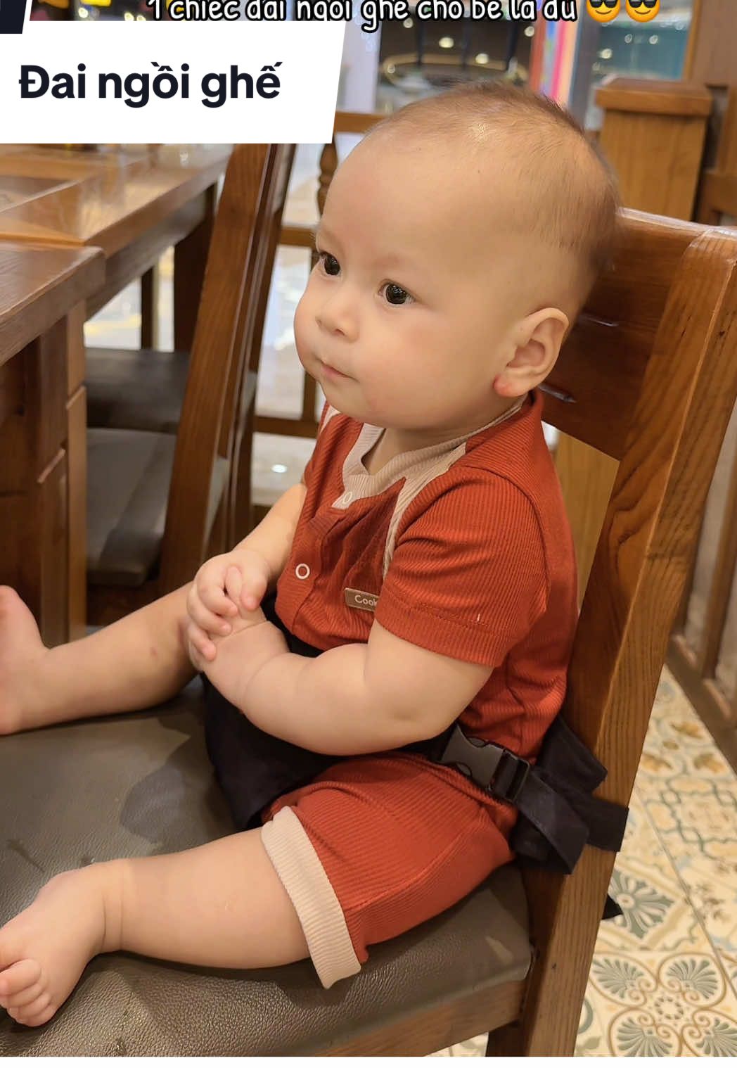 Ra ngoài không cần mang cồng kềnh xe đẩy, ghế ăn dặm chỉ cần 1 chiếc đai ngồi ghế cho bé là đủ các mom ạ, đai dùng cho bé thừ 6 tháng đã biết ngồi ếch, thiết kế siêu nhỏ gọn tiện mang đi mọi nơi #embesosinh #embedangyeu #mevabe  #fyp #andamcungbe #LearnOnTikTok 