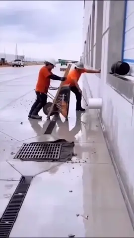 “When the new guy says ‘I got this’ 😂” #Funny #Reaction #WorkFails #ForYou #Viral #ConstructionFails #POV #JobSite #Relatable #fyp 