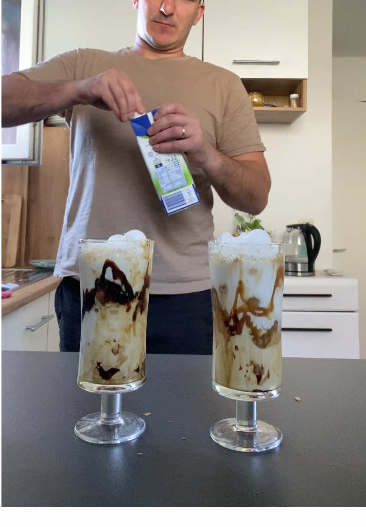 #icedcoffee #nescafe #cafe #espresso #HomeCafe #icecream #asmr #homebarista 