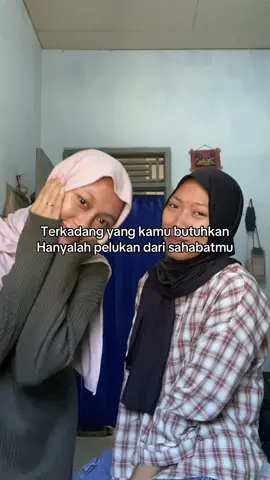 Pelukan hangat dari sahabat itu bener bener nenangin banget ya 🫂🥹#sahabat #kekuatan #masukberanda #lewatberanda #fyppppppppppppppppppppppp #kawal #umrohbarengbestie 