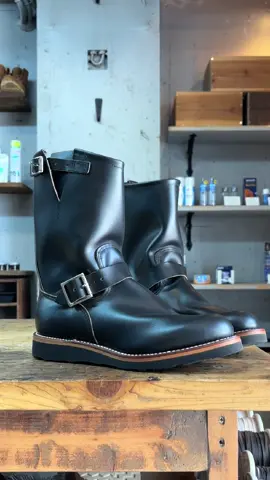 RED WING 2268 ブーツのソール交換修理動画 クレープソールへカスタムしました。つま先の鉄芯も取り外しました ブーツ修理のご相談、ご依頼お待ちしております #ブーツ修理 #ブーツカスタム #レッドウイング #エンジニアブーツ #redwing #workboots #craftman #cobbler #shoerepair 