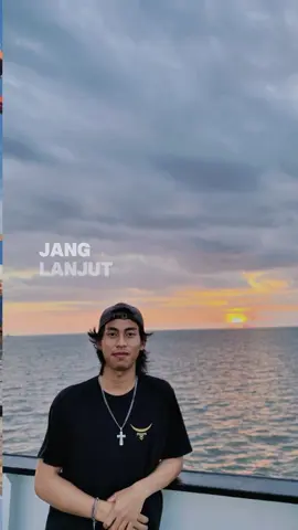 Lagu timur☺️ #fypシ  #xyzabc  #abcxyz  #soundviral  #pelautindonesia  #pelautpunyacerita  #pelautindonesiatiktok  #pelautindonesia🇲🇨⚓👮  #fyppppppppppppppppppppppp 