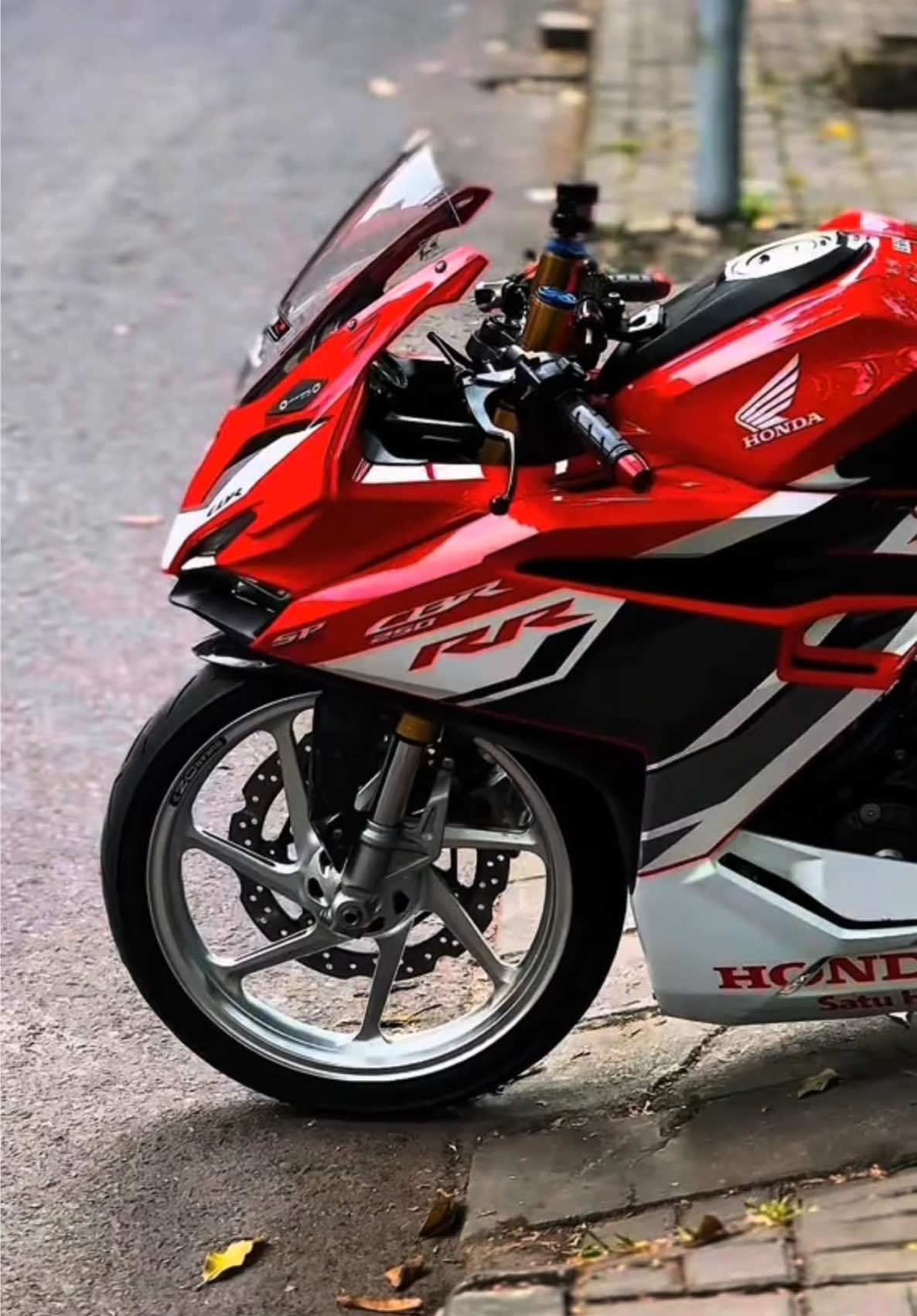 fitmen bang 😮‍💨 #newcbr250rr #fyp 
