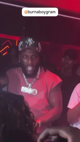 Burna Boy vibing to Kabiyesi at his No sign of weakness listening party france 