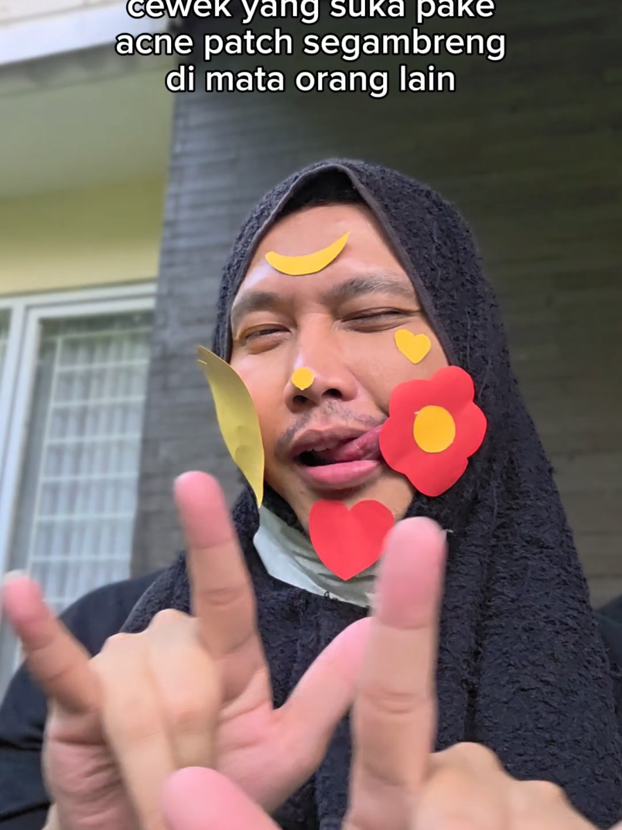 Mukanya udah kayak prakarya, meriah bener ya bunda bunda #AgungKarmalogy 