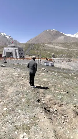 China border . . . . . . .  کر جائیں اسے ہم پارک دنیا یاد کرے 