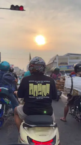Pulang kerja capek, banyak masalah, eh nemu ini
