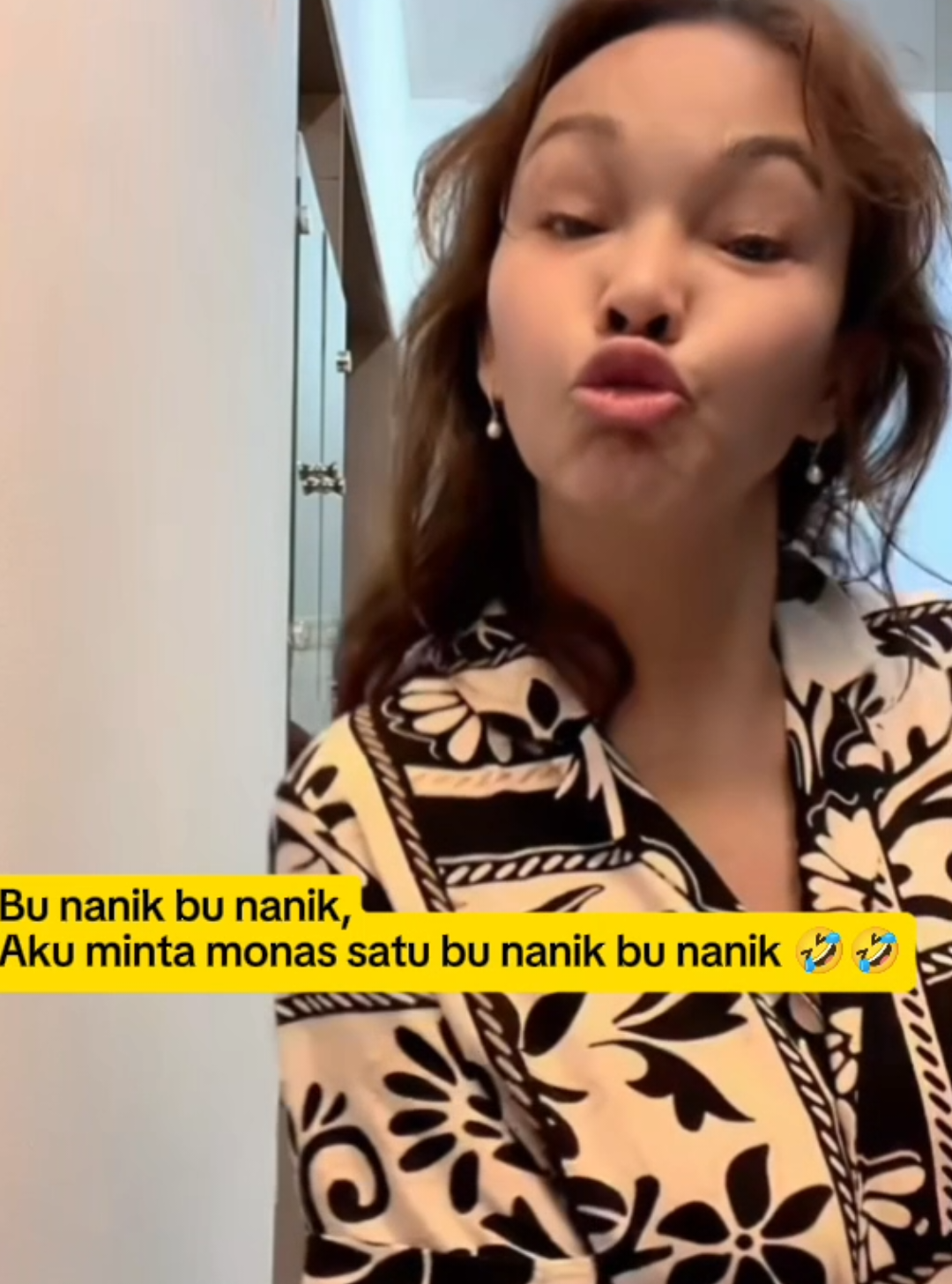 Haha istighfar coba bun 🤣🤣 @Bunda Corla Ratu live Dunia  #bundacorla #bundacorlaratujreng #bundacorlaviral  #fypシ゚viral 