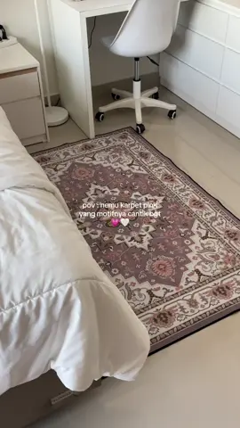 my new carpet, motif dan detailnya secantik ituu! 💗🤍 @Vintures  #karpet #karpetturki #karpetaesthetic #vintures #roomdecor 