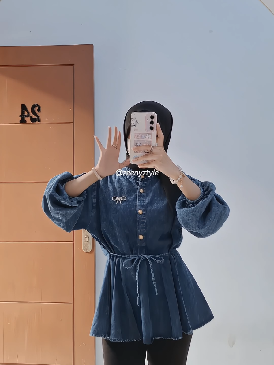 lebih suka talinya di iket didepan atau dibelakang nih? #blouse #jeans #kemeja #shirt #outfitideas #foryou 