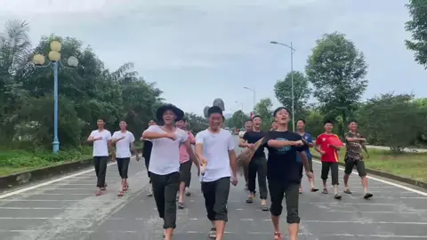 Đang tiến vào lễ đài là khối lao động vệ sinh 😂#a80 #Syquancanhve 