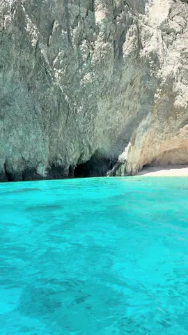 10/10 beach. 0/10 crowds. 📍I share all hidden gems and must-see spots in the zakynthos e-map 🗺️ link in my lio 🫧