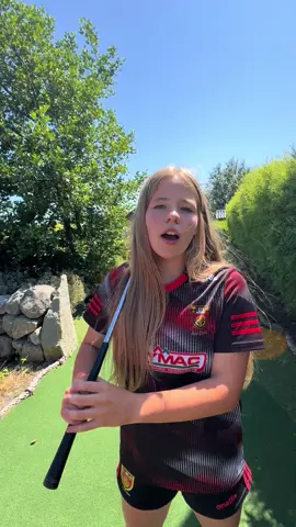 like and share for her mental health 🤍❤️ #friendship #couple #fyppppppppppppppppppppppp #fyp #irish #golf #minigolf #hurt #accidentesfallaa 