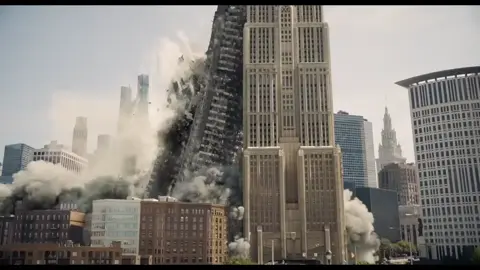 ‎Kehadiran film Superman (2025) menjadi penanda baru jagat perfilman DC yang tengah diremajakan oleh sutradara James Gunn. Kisah superhero klasik ini menampilkan aktor David Corenswet sebagai pemeran Clark Kent, sang jurnalis yang punya peran ganda sebagai pahlawan super. ‎ ‎Film Superman 2025 sudah tayang di Indonesia pada 9 Juli 2025, lebih awal dari jadwal rilis di Amerika Serikat yang baru dimulai hari ini, 11 Juli 2025. Agar tidak penasaran, simak ulasan sinopsis, daftar pemeran, hingga fakta-fakta menarik seputar film Superman berikut ini. ‎ ‎Film ini mengisahkan tentang kehidupan Clark Kent, yang menjalani peran sebagai jurnalis muda di surat kabar Daily Planet. Ia tinggal di Bumi sejak bayi setelah dikirim oleh orang tuanya dari planet Krypton. ‎ ‎Clark Kent tumbuh dengan diasuh oleh Jonathan dan Martha Kent di kota kecil Smallville, Kansas. Ia tumbuh sebagai pria yang menjunjung nilai-nilai kebaikan dan kemanusiaan, meski menyadari sejak kecil bahwa dirinya memiliki kekuatan luar biasa. Ia bisa terbang, punya kekuatan fisik super, penglihatan sinar-X, hingga bergerak dalam kecepatan tinggi. ‎ ‎Sambil bekerja sebagai wartawan, Clark juga menjalani kehidupan rahasia sebagai Superman, sosok pahlawan super yang membantu umat manusia dari berbagai ancaman. Namun seiring meningkatnya aksinya di ruang publik, berbagai pihak mulai mempertanyakan keberadaannya. ‎ ‎Salah satu momen penting terjadi ketika Superman turun tangan melindungi warga Jarhanpur dari serangan militer Boravia. Meski bertujuan melindungi, tindakannya menimbulkan ketegangan internasional dan memicu perdebatan soal batas intervensi Superman dalam urusan manusia. ‎ ‎Situasi ini dimanfaatkan oleh Lex Luthor, seorang miliarder dan pengusaha teknologi, yang merasa keberadaan Superman sebagai ancaman. Luthor menyusun rencana besar untuk menjatuhkan Superman dengan berbagai cara dan mengerahkan berbagai sumber daya. ‎ ‎Sementara itu, Clark tetap menjalani kesehariannya sebagai wartawan bersama Lois Lane, rekan kerjanya yang juga seorang jurnalis tangguh. Lois mengetahui identitas asli Clark dan menjadi orang terdekat yang paling memahami dilema yang dihadapi. ‎ ‎Hubungan mereka pun berkembang seiring meningkatnya tekanan terhadap Clark, baik dari masyarakat umum, pemerintah, maupun pihak-pihak lain yang melihat Superman sebagai ancaman. ‎ ‎Dalam prosesnya, Clark mulai mempertanyakan asal-usul dan perannya di Bumi. Ia menemukan informasi penting yang mengungkap alasan sebenarnya orang tua biologisnya mengirimnya ke planet ini. ‎ ‎Temuan tersebut membuat dirinya bimbang tentang jati diri dan tujuan keberadaannya di tengah umat manusia. Selain Lex Luthor dan Lois Lane, Clark juga berinteraksi dengan berbagai karakter lain seperti Jimmy Olsen, Michael Holt, Kendra Saunders, dan Krypto, anjing peliharaannya yang setia. Ia juga berpapasan dengan para pahlawan super lain yang tergabung dalam kelompok Justice Gang. ‎ ‎Ketika dunia semakin terpecah antara yang mendukung dan yang menolak kehadirannya, Clark harus mengambil keputusan besar. Yakni antara terus bertahan sebagai pelindung umat manusia, atau mundur dan membiarkan dunia menentukan jalannya sendiri. ‎ ‎Berikut para pemeran dalam film Superman, dikutip IMDb. ‎ ‎David Corenswet memerankan tokoh utama Superman, Clark Kent. ‎ ‎Rachel Brosnahan berperan sebagai Lois Lane,pasangan Clark Kent. ‎ ‎Nicholas Hoult tampil sebagai musuh bebuyutan Superman, Lex Luthor. ‎ ‎Nathan Fillion memerankan Guy Gardner, anggota Green Lantern Corps. ‎ ‎Isabela Merced sebagai Hawkgirl, pahlawan bersayap dengan kekuatan tempur luar biasa. ‎ ‎Edi Gathegi berperan sebagai Mr. Terrific. ‎ ‎Anthony Carrigan memerankan Metamorpho, pahlawan yang mampu mengubah struktur tubuhnya menjadi berbagai elemen kimia. ‎ ‎Skyler Gisondo memerankan Jimmy Olsen. ‎ ‎Sara Sampaio berperan sebagai Eve Teschmacher. ‎ ‎Terlene Evans tampil sebagai Cat Grant. ‎ ‎Wendell Pierce memerankan Perry White. ‎ ‎Milly Alcock berperan sebagai Supergirl, sepupu Superman. ‎ ‎#sinopsisfilm #superman  #terbaru  #fypppppppppppppp