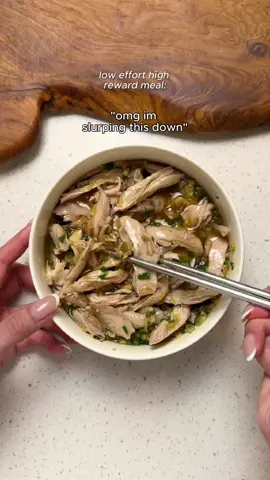POUR OVER GINGER SCALLION CHICKEN 🍲🍗 2 L shaped organic chicken 4-5 red dates  4-5 slices of ginger  Steamed for 16 minutes once water starts boiling let cool down, shred chicken and set soup aside Scallion/spring onion cooked in oil, pour over 1:1 ratio of ginger + scallion/spring onions, 1 tbsp soy sauce, 1/2 tsp sugar and 1/4 tsp salt and the chicken broth and get ready for the best sauce ever :’) 