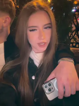 залезла ему в душу и в ..?:)💋💋💋