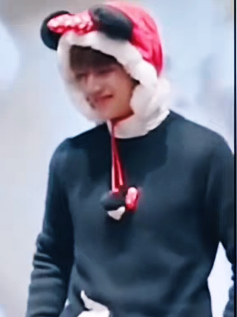 не царское это дело-поклоны бить🤣🫅#taehyung #тэтэ #v #bts #вэтотдень 