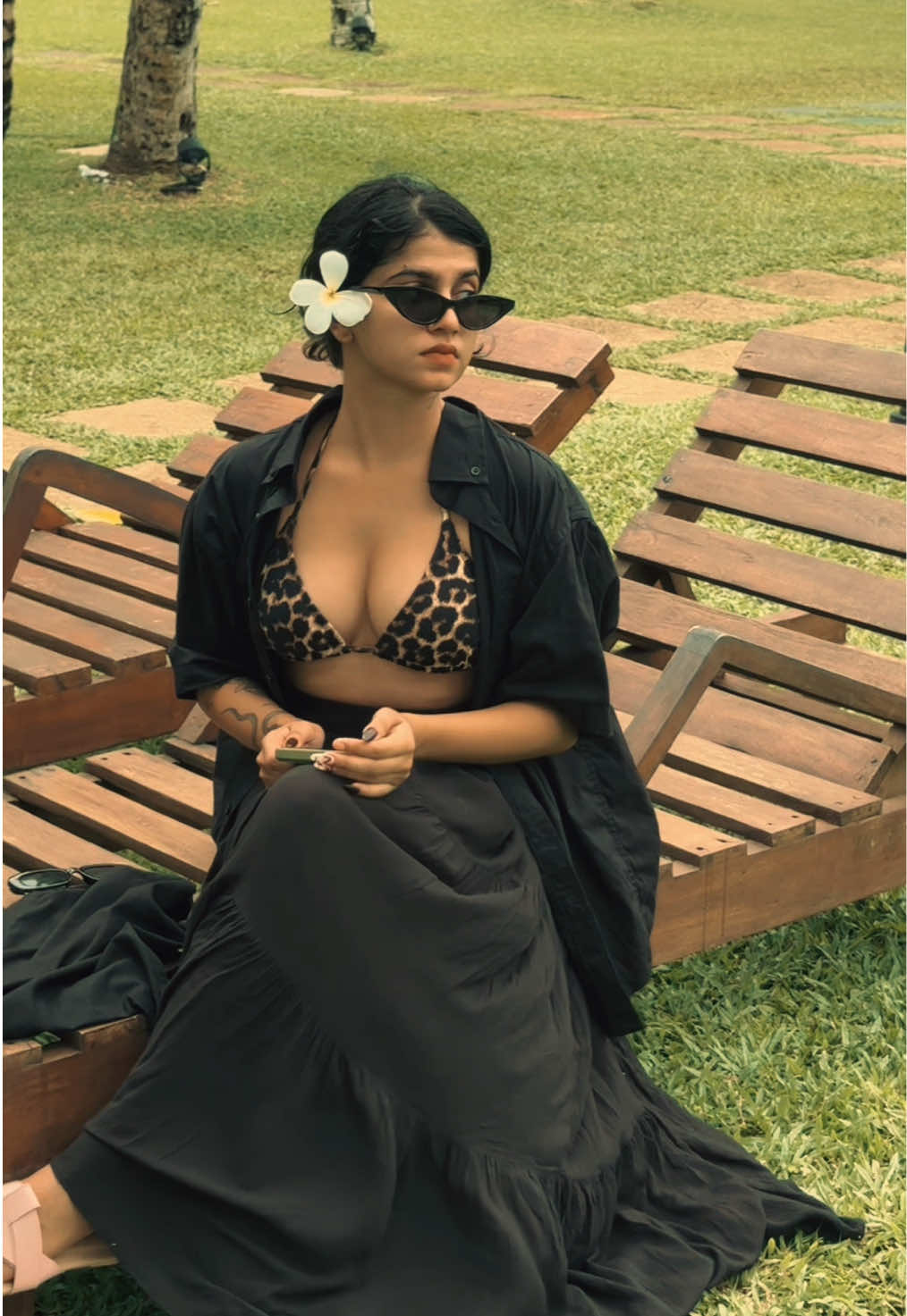 Me 🌺 . . #fyp #foryoupage #foryou #srilankan_tik_tok #trending #mood #sltiktok #travelgirl #tiktoktrainment #pavanikothalawala #🇱🇰 #selflove #smile #sl_official #vacation #vintage #classic #aesthetic #nature 