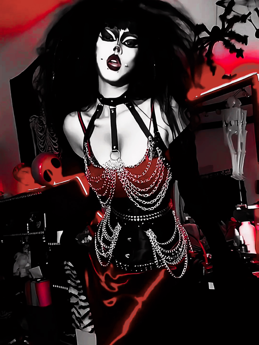 🌹🌹🌹 #goth #gothoutfit #tradgoth #gothaccessories #gothmakeup #gothgirl #gothtok #gothicstyle #tradgothmakeup #diyclothes #paratii #alternative 