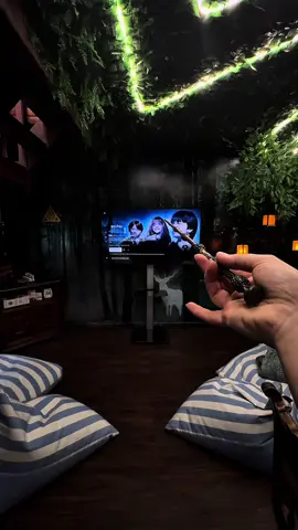 ✨ Avant / Après magique de notre Airbnb Harry Potter ! Des travaux au résultat final… chaque pièce transformée à la baguette 🪄 Bienvenue à La Maison des Maraudeurs 🏠 Lien de réservation en bio #harrypotter #airbnb #potterhead #severussnape 