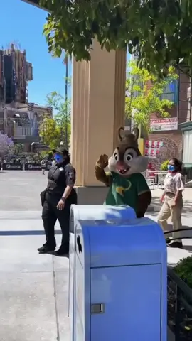 Fun moments at Disneyland 🌈❤️ #disney #funnytiktok #funny #disneyland #fyp #froyou #tiktok #Love #usa #disneyworld #usa🇺🇸