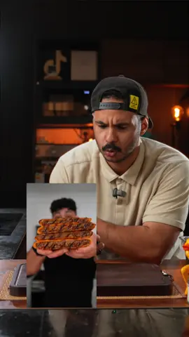 سبايسي بيف عرايس 🌶️🫓 . وصفة رهيبة ودسمة وحبة تكفيك  عجبتني اضافة نكهة الهالبينو مع اللحم راح اعتمدها  الوصفة من القوت @The Golden Balance  🫡 المكونات :  - بصل  - ثوم - هالبينو  - كزبرة - لحم قليل الشحم 90/10  - بهار الحلبي  - بودرة ثوم - فلفل ابيض  - فلفل كايين  - ملح - خبز شامي  - زيت زيتون  - زيت الفلفل ( شيلي اويل ) . وبالاضافة الى صوص الطحينة ✨ وبالعافية عليكم 🥩❤️ . #وصفات #عرايس #اكل 