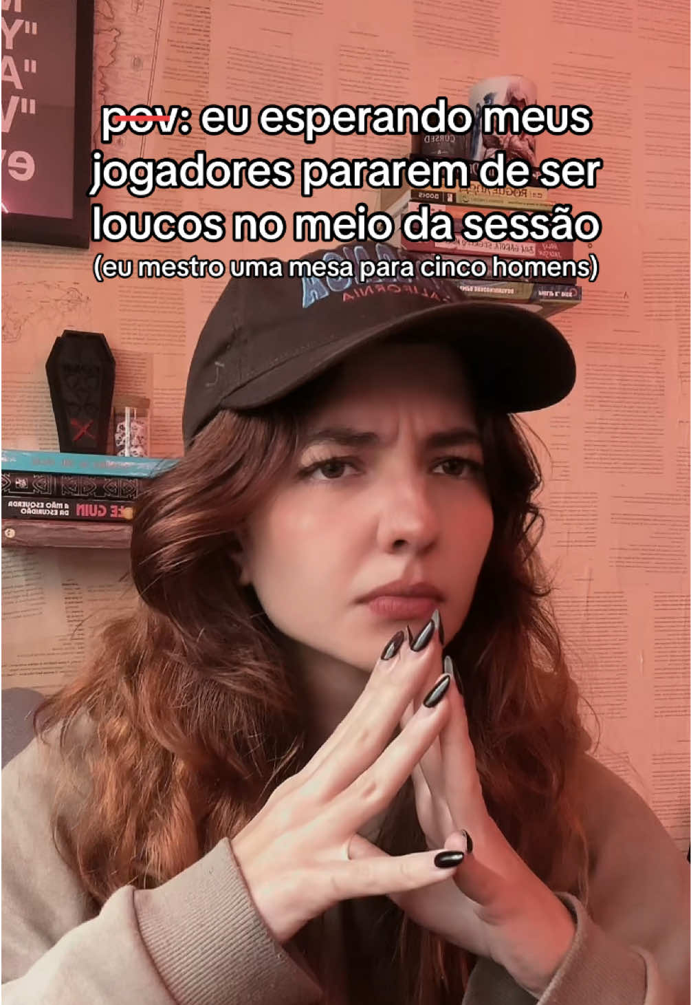 Simplesmente o jogador de RPG de mesa não tem limite, não tem explicação… Só tem vontade e verdade. 🤪❤️‍🔥 Essas pérolas no início das calls no discord são tudo… #rpg #rpgista #rpgdemesa #roleplayer #ttrpg #rpgbrasil #rpgdemesabrasil #nerd #geek #gamer #jogos #steam #livros #BookTok #booktokbrasil #booktokbrasileiro #leitora #fantasia #worldofdarkness #vampiroamascara #vtm #vampirethemasquerade #mundodastrevas #vamily #demonthefallen #demonioaqueda #ordemparanormal #dungeonsanddragons #callofcthulhu #ded #boardgames #leticinios 