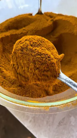 Como fazer açafrão fácil e rápido #açafrao #curcuma #vidanaroça #donadecasa #tempero 