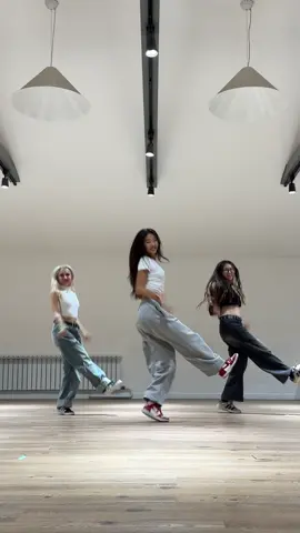 @blackpinkofficial | @ann @ARU @ami  #jump #blackpink #kpop #dance #kpopdance #dancecover #jisoo #rose #jennie #lisa #kazakhstan #fyp #inbliss 