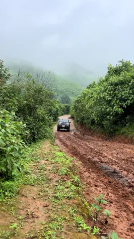 ตะกุยดีจริงๆ#Offroad #ออฟโรดรถปีกนกเขี้ยวป่า #offroad4x4 #4x4 #เที่ยวป่า #เชฟตาสองชั้น4x4 #เชียงใหม่ #ออฟโรด #อมก๋อย 