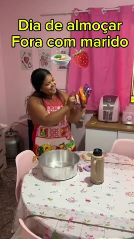 Dia de almoçar fora  com o marido  Morango do amor  2 leite condensado  2 creme de leite  4 colheres de leite em pó  2 colheres de margarina  Calda  3 xícaras de açúcar  1 xícara de água  3 colher de vinagre de álcool  Corante vermelho  Usei perolado também  Faz o teste com água gelado igual no vídeo até fica no ponto de vidro  Deixa o morango seca bem  Antes de montar  Monte uma forma de alumínio com margarina ou papel manteiga para colocar os morangos já pronto deixa seca fora da geladeira  #morangodoamor #receita #cozinhado #casal #donadecasa 