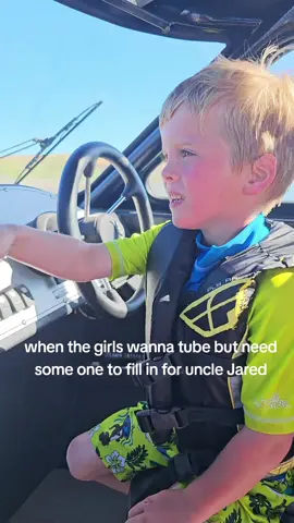 it feels illegal #lakeday #pink #tubing #boating #summertime @pipes💐 @wildwrights 