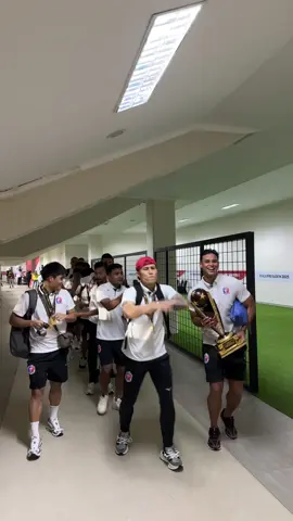 We are the champions of piala presiden🏆🥇 #มาถึงถิ่นจะไม่ทำได้ยังไงล่ะ #indonesia🇮🇩 ##pialapresiden#bandung @newcham_8 @Rebinsulaka @mfalkesgaard @BrayanPerea @Casiyos  @Irfan Fandi @AMB14 @ซีเกมส์.36 
