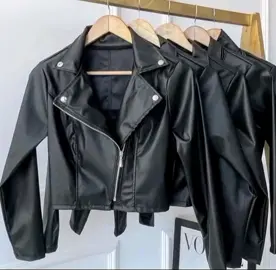🖤 Jaqueta Couro Fake Feminina – Estilo e Elegância por R$ 47,90! 🖤 🔥 Tendência do momento ✨ Modelo moderno com zíper e corte ajustado 💎 Tecido sintético tipo courino – conforto e estilo 📏 Tamanhos variados | Ideal para compor looks poderosos 🚚 Frete grátis |Garanta a sua agora e arrase! #jaquetafeminina  #lookestiloso #courofake  #promoçãoshopee  #EstiloEConforto  #achadinhosdashopee 