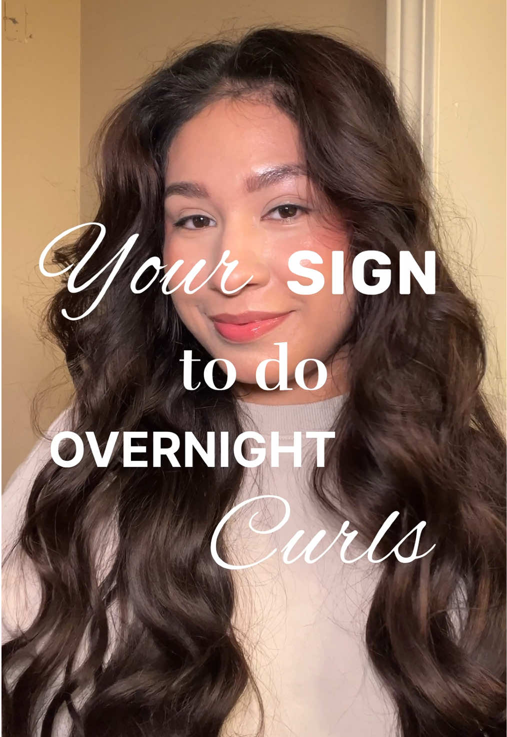Effortless heatless curls you need to try! 💖 #heatlesscurls #hair #curlyhair  #hairtok #overnightheatlesscurls #longhair #fashiontutorial #fyp #foryou 